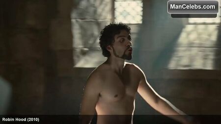 Les abdos imberbes d'Oscar Isaac