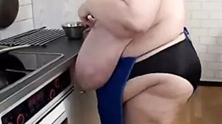 MME INGA ET SES SEINS ÉNORMES - VOLUME 2