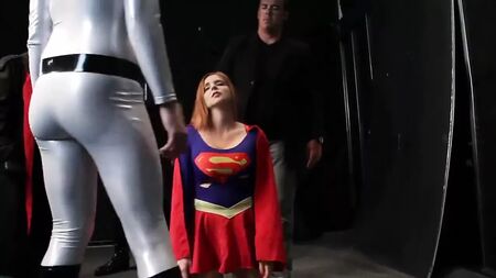 Supergirl capturée par des méchants