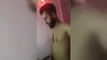 Vidéo d'un jeune homme et d'une jeune femme faisant l'amour