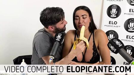 PAME POMBO S'AMUSE AVEC LA CRÈME DANS LA CHAMBRE PIMENTÉE