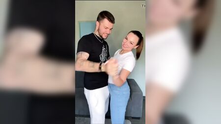 Kev et Celi en train de baiser par derrière sur TikTok