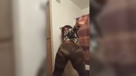 Un cul en pantalon de camouflage