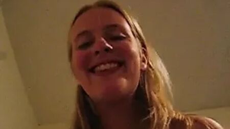 Une ancienne copine qui suce, toute nue