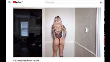 Célébrité de YouTube nue : version censurée et non censurée 3