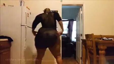 Si tu aimes les gros seins, tu devrais adorer un gros cul bien rebondi