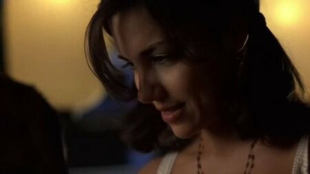Vanessa Marcil - « The Rock »