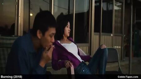 La célébrité asiatique Jeon Jong-Seo dévoile sa superbe poitrine