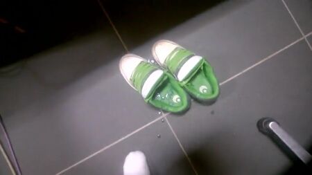 Jeu coquin avec des baskets Osiris