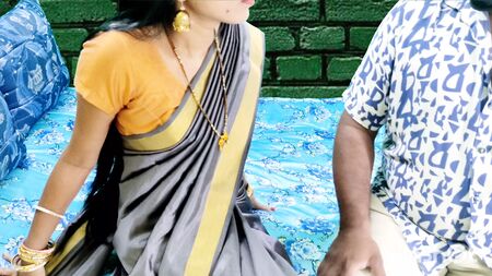Un jeune couple indien marié a pris du plaisir ensemble en pleine journée