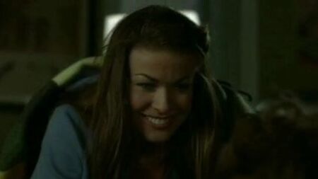 Carmen Electra suce une bite