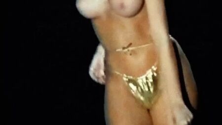 C'EST ÇA QU'IL FAUT - Danse de strip-tease vintage des années 80 en talons hauts