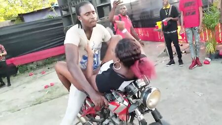 21+ PORNO EN PUBLIC SEXE REDTUBE PORN HUB MOTO NOIRE MATIN G