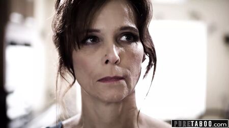 PURE TABOO, 2 demi-frères font une double pénétration à leur belle-mère