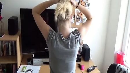 Ma copine se fait donner une fessée