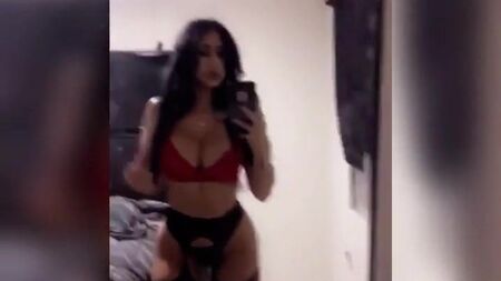 Selfie sexy d'une Latina