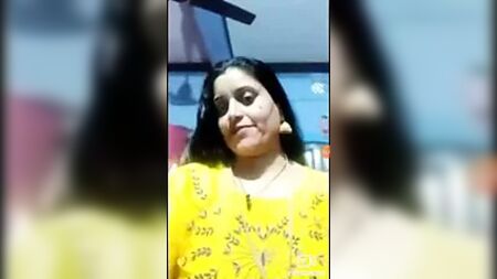 C'est le buzz sur Facebook : la tante HEMA dévoile son corps nu lors d'un appel vidéo sur Facebook
