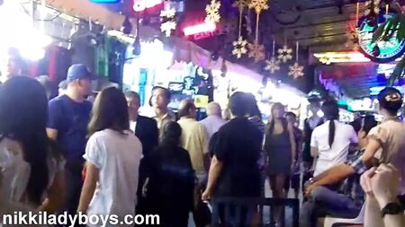 Les ladyboys des rues de Bangkok