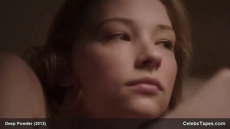 Haley Bennett nue et en pleine action