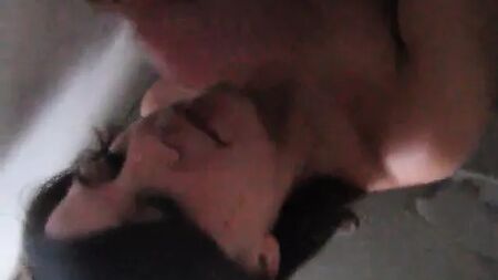 Trouvé sur Tumblr. Une jolie femme fait un petit show pour son mari devant un glory hole