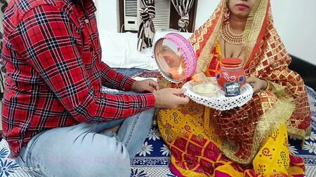 Spécial Karwa Chauth 2022 : vidéo indienne xxx desi montrant un mari en train de baiser sa femme, avec une bande-son en hindi et des propos obscènes