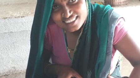 Une belle-sœur indienne en pleine action, en levrette