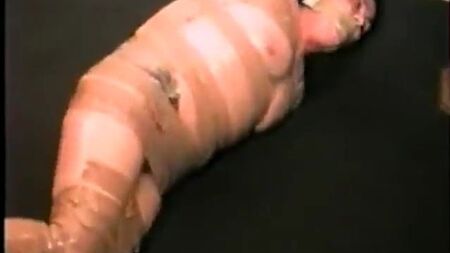 Mature en bondage