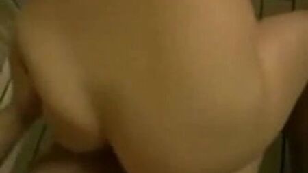 Après s'être baignée, elle avait envie de baiser