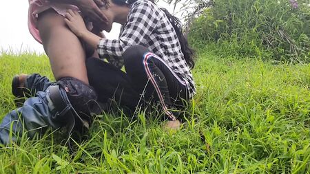 Une belle-sœur indienne s'adonne à une relation sexuelle intense avec son mari