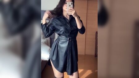 Robe chemise en cuir et cuissardes