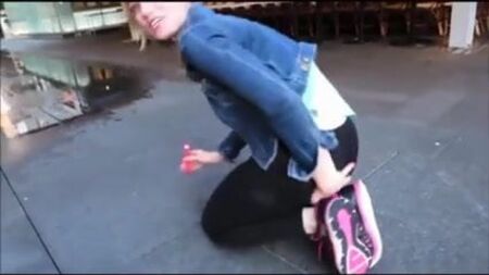 PvP Jeana nous montre son joli petit cul