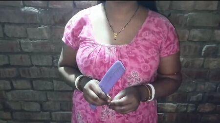 Une élève de village dans une salle de classe, avec une chambre à coucher, une histoire d'amour romantique et des scènes de sexe explicites