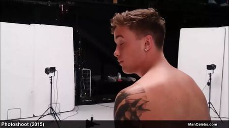 Séance photo entièrement nue de Sam Callahan, la star masculine du moment