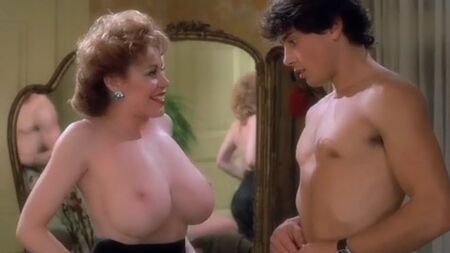 Célébrités « cougars » s'amusant avec des hommes plus jeunes - Vol. 2