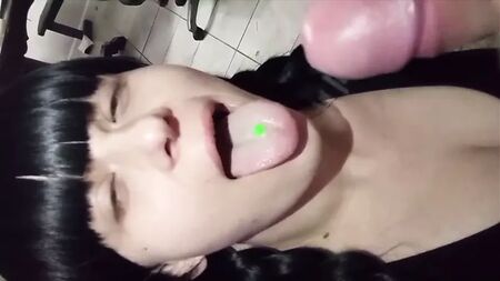 Éjaculations faciales, 3e partie (21 éjaculations faciales crues)