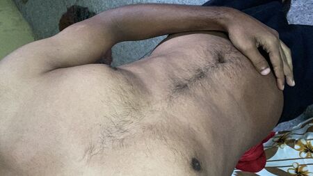 Un corps indien sexy dévoilé, des abdos chauds et sexy qui te feront jouir à fond