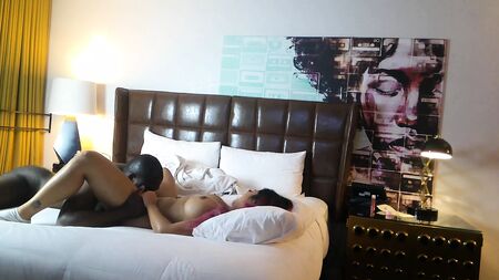 La plantureuse et sexy Flippina Jasmine Teaa suce le prince Jean