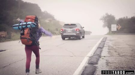 PURE TABOO : Les frères Backwoods baisent en double pénétration une auto-stoppeuse en panne