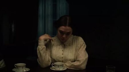 Elizabeth Olsen - Dans une scène de sexe secrète (2013)