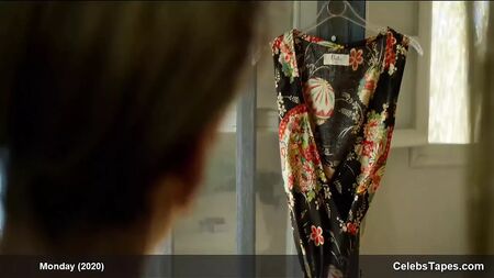 Denise Gough – nue de face et en pleine action dans quelques scènes de sexe torrides