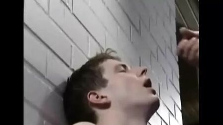 Des litres de sperme giclent partout dans cette compilation torride