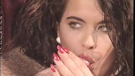 Prod Angelica Bella : UNE DIVA DU PORNO EN TALONS AIGUILLES sc