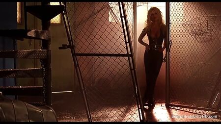 Pamela Anderson nue - Barb Wire