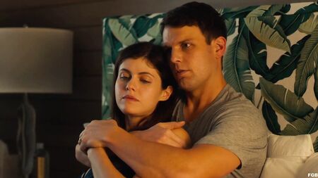 Alexandra Anna Daddario - « The White Lotus » S1E01