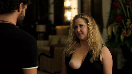 Les seins nus d'Amy Schumer