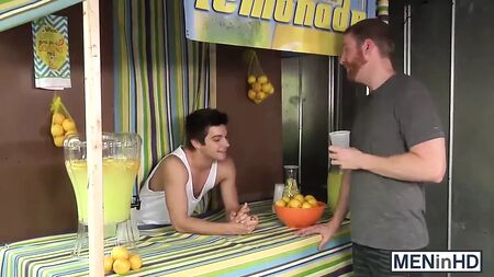 Johnny Rapid se fait enculer en public