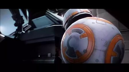 Rey se fait baiser par une machine sexuelle