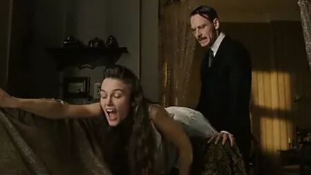 Keira Knightley a reçu une fessée