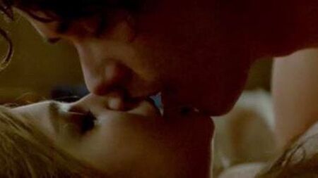 Scène de sexe avec Chloë Grace Moretz - If I Stay - ScandalPlanet.Com