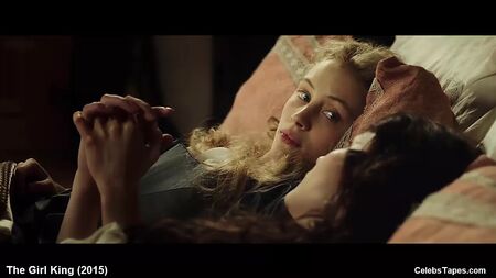 Le film romantique mettant en scène les actrices célèbres Sarah Gadon et Malin Buska, nues